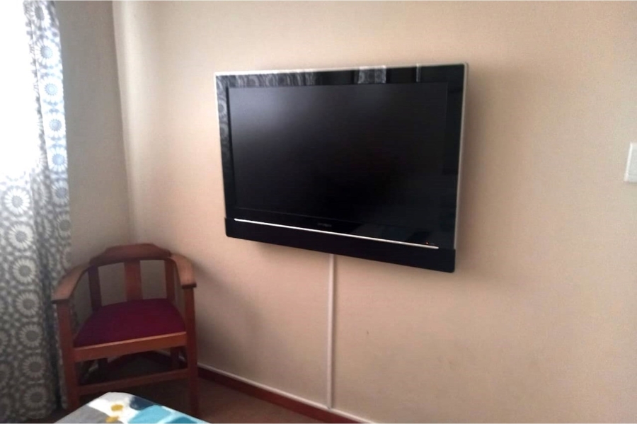 To Let 1 Bedroom Property for Rent in Middedorp Western Cape